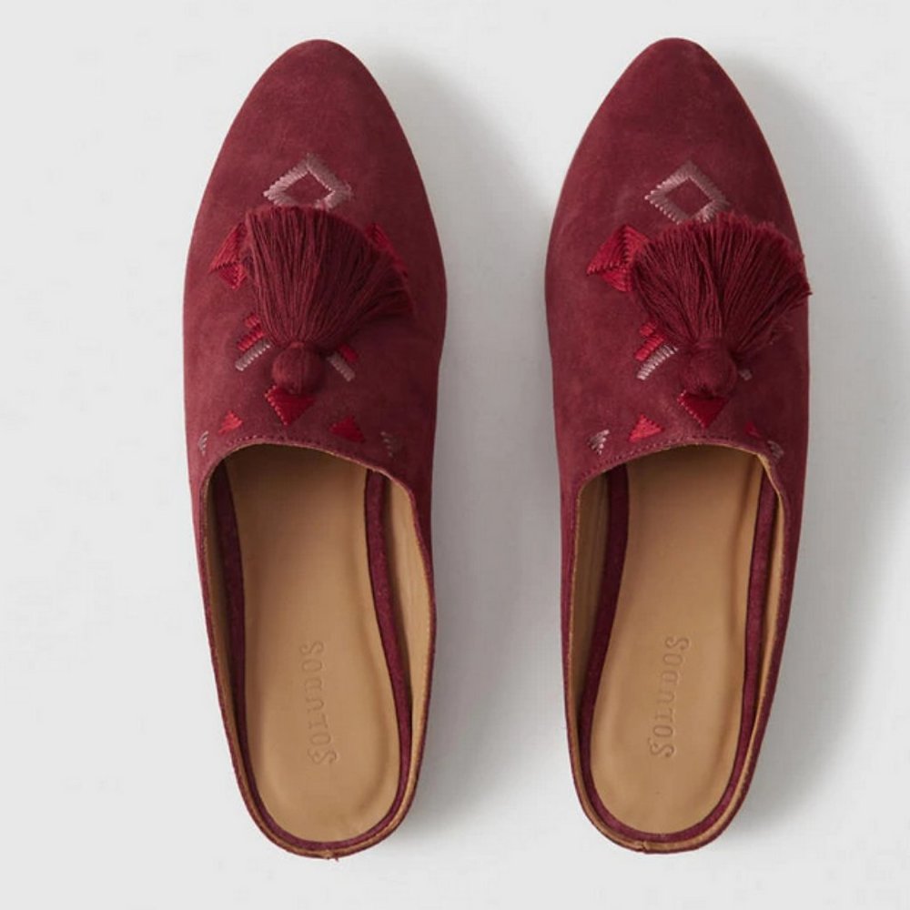 SOLUDOS Suede Pointy Flat Tassel Mules